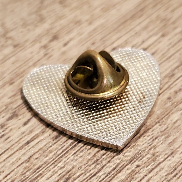 Vintage Virginia is for Lovers pin - Picture 2 of 2